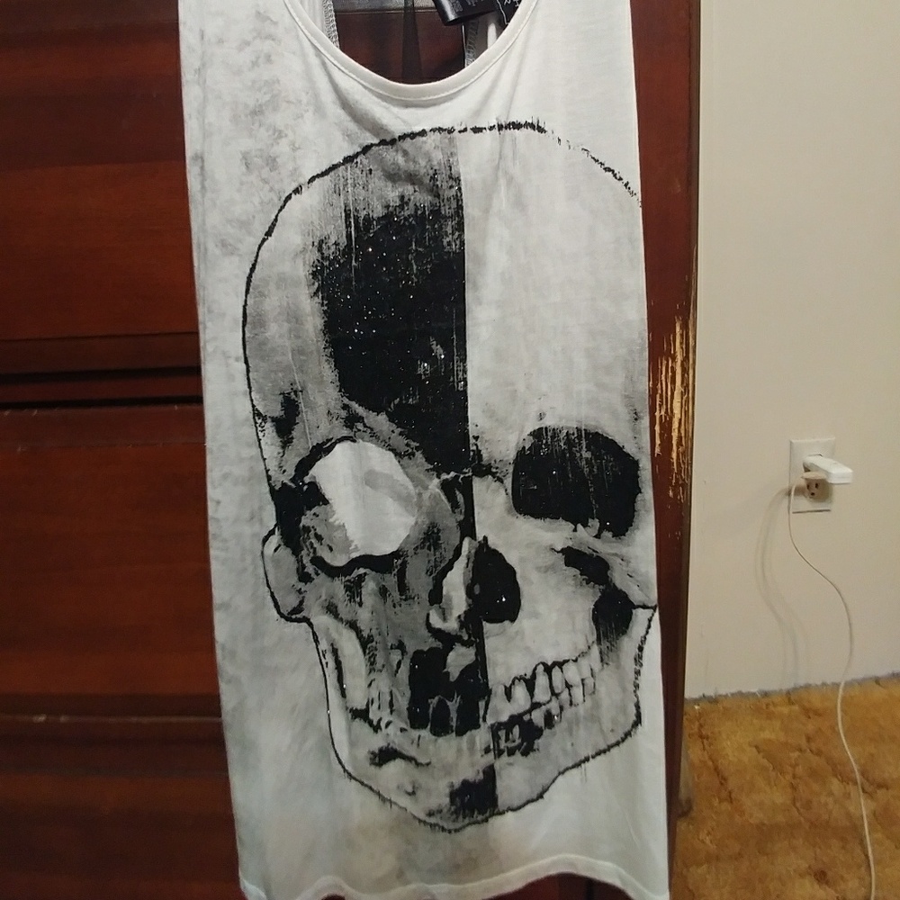 Skull tank